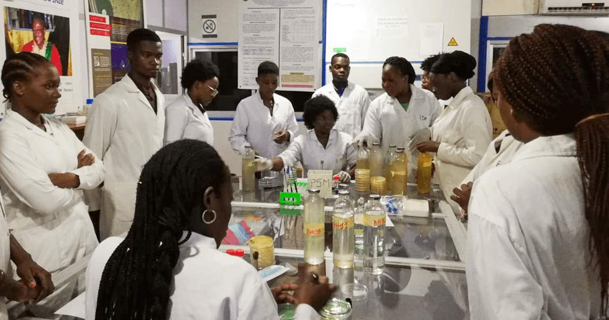 UAC students in the lab